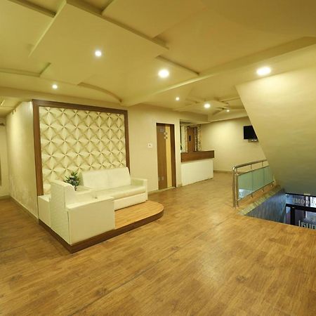 Hotel Loyal Residency Jamnagar Ngoại thất bức ảnh