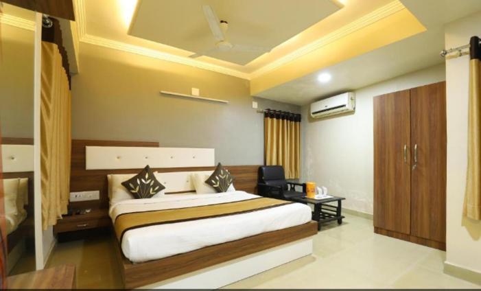Hotel Loyal Residency Jamnagar Ngoại thất bức ảnh