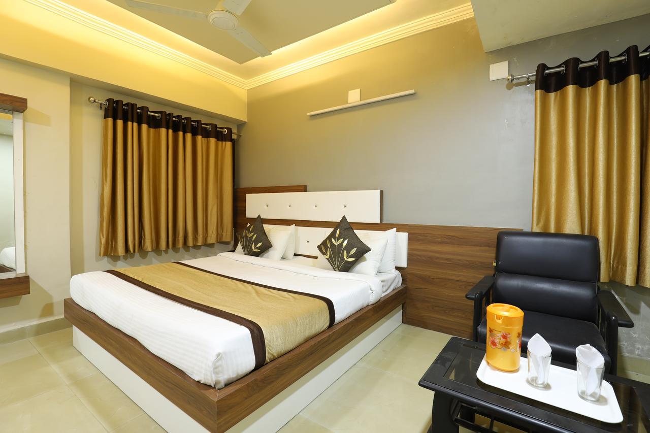 Hotel Loyal Residency Jamnagar Ngoại thất bức ảnh