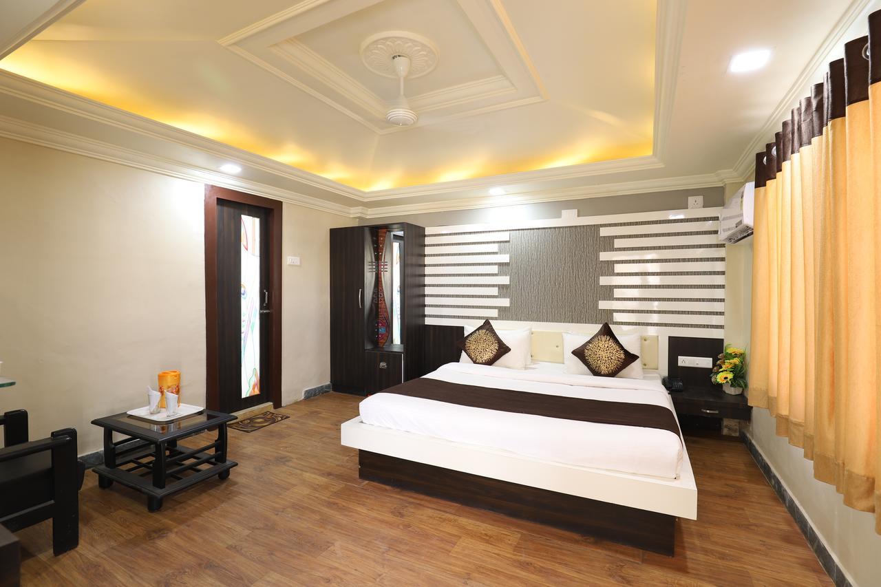 Hotel Loyal Residency Jamnagar Ngoại thất bức ảnh