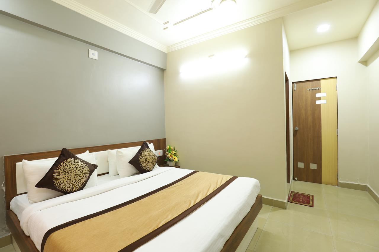 Hotel Loyal Residency Jamnagar Ngoại thất bức ảnh