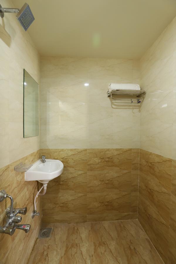 Hotel Loyal Residency Jamnagar Ngoại thất bức ảnh