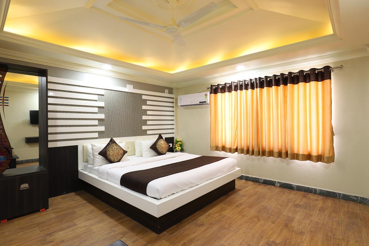 Hotel Loyal Residency Jamnagar Ngoại thất bức ảnh