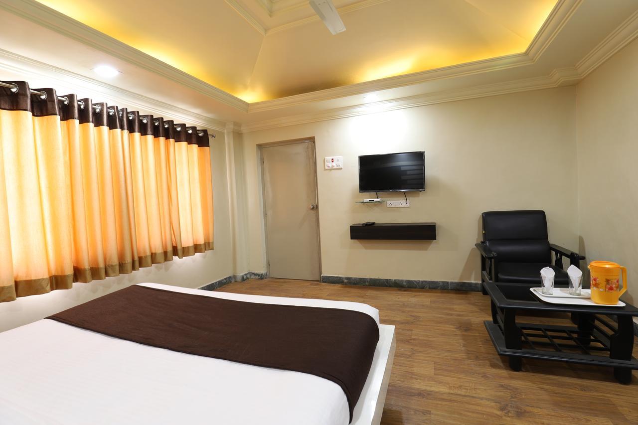 Hotel Loyal Residency Jamnagar Ngoại thất bức ảnh