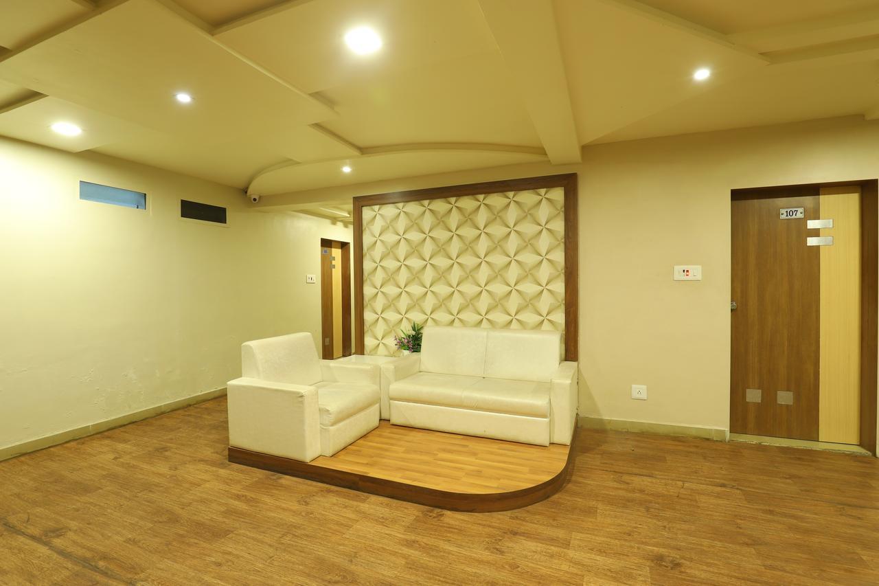 Hotel Loyal Residency Jamnagar Ngoại thất bức ảnh