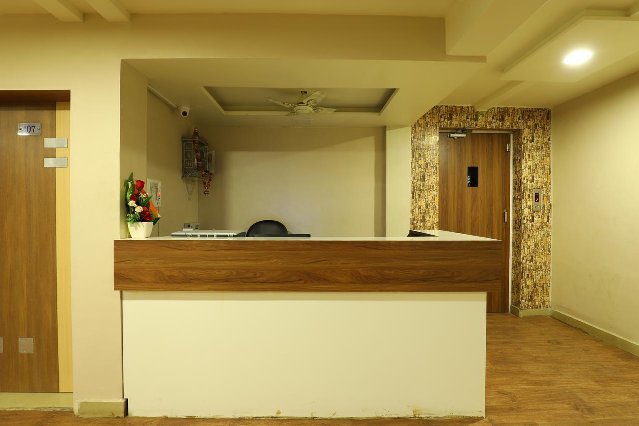 Hotel Loyal Residency Jamnagar Ngoại thất bức ảnh