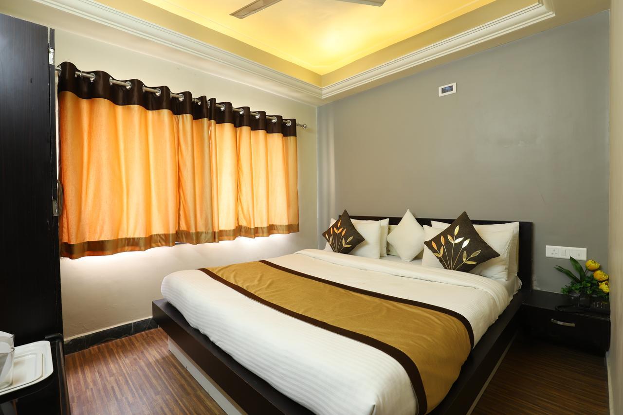 Hotel Loyal Residency Jamnagar Ngoại thất bức ảnh