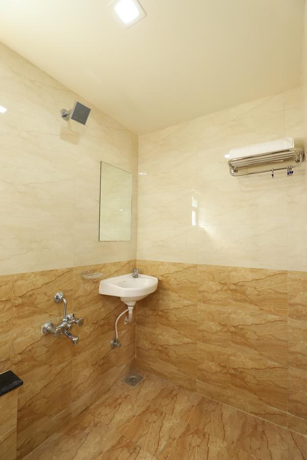 Hotel Loyal Residency Jamnagar Ngoại thất bức ảnh