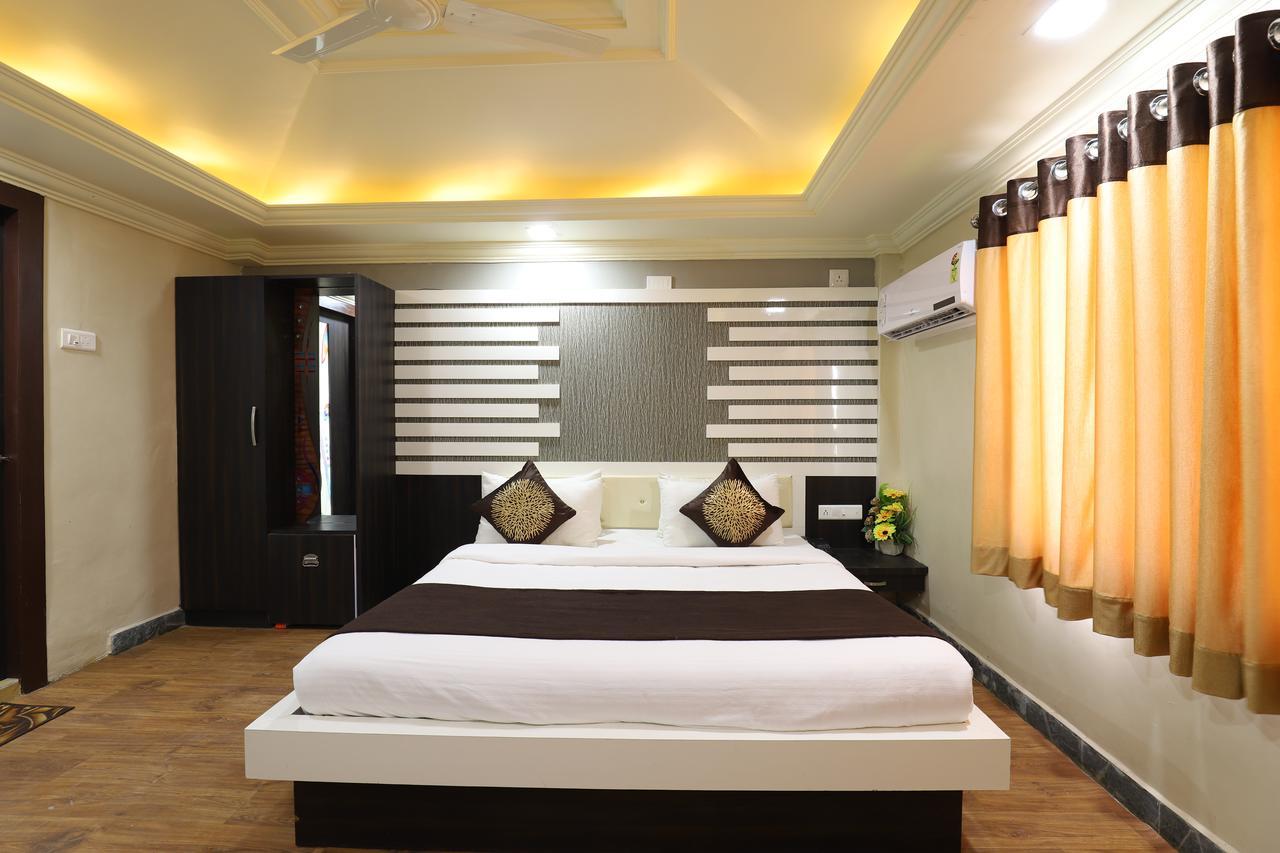 Hotel Loyal Residency Jamnagar Ngoại thất bức ảnh