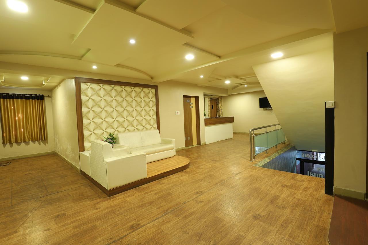 Hotel Loyal Residency Jamnagar Ngoại thất bức ảnh