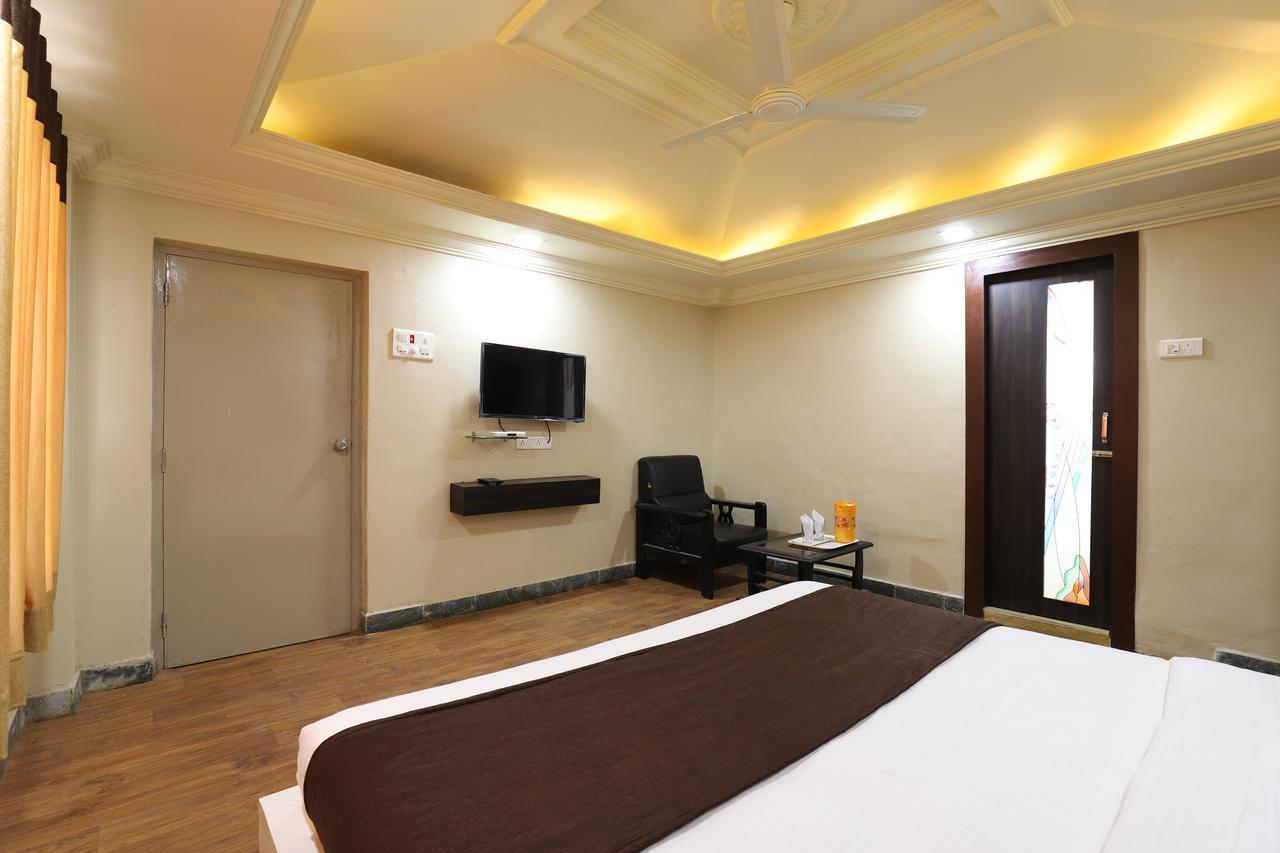 Hotel Loyal Residency Jamnagar Ngoại thất bức ảnh