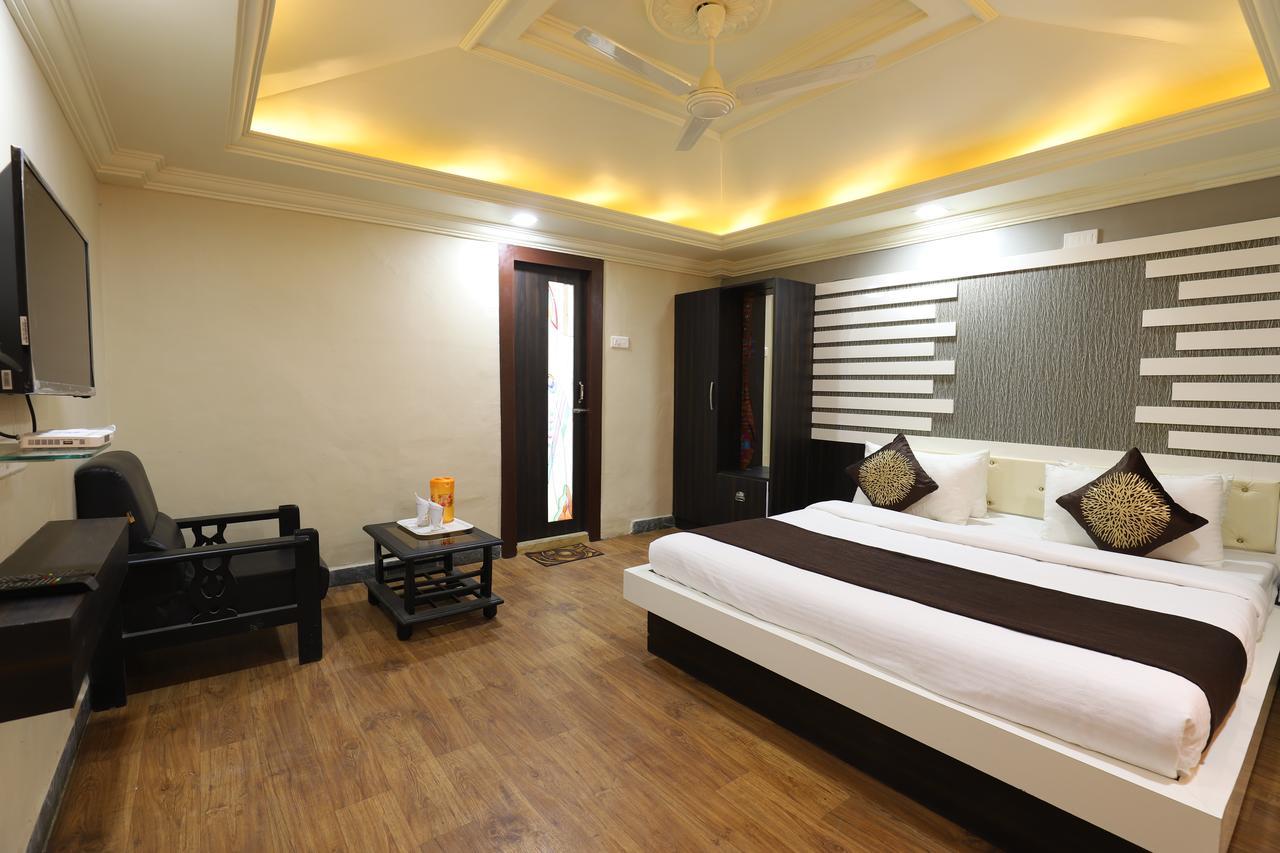 Hotel Loyal Residency Jamnagar Ngoại thất bức ảnh