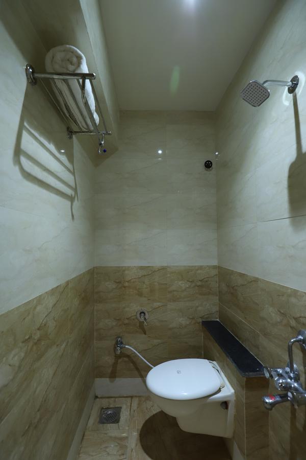 Hotel Loyal Residency Jamnagar Ngoại thất bức ảnh