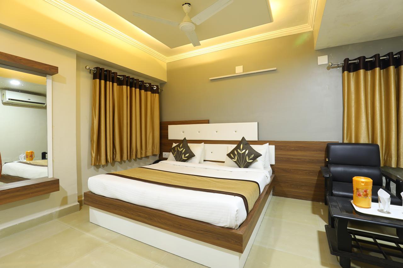 Hotel Loyal Residency Jamnagar Ngoại thất bức ảnh