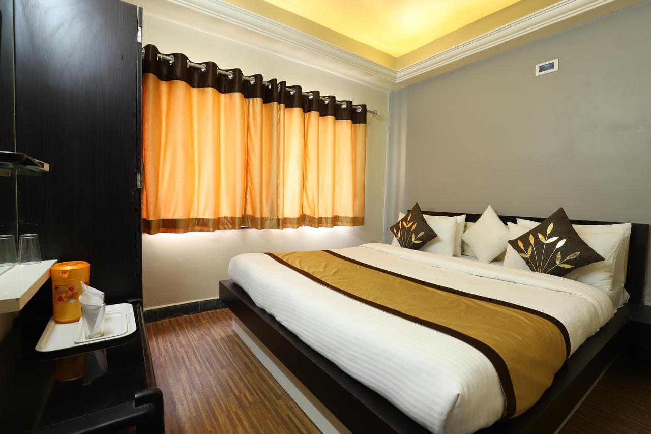 Hotel Loyal Residency Jamnagar Ngoại thất bức ảnh